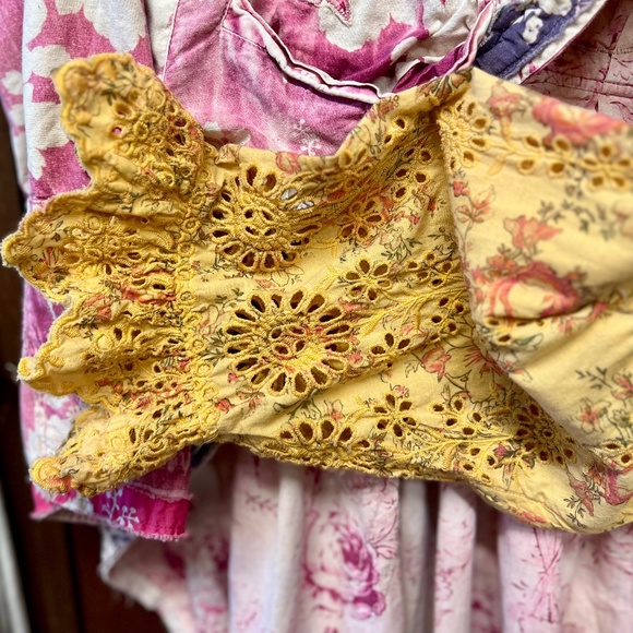 MAGNOLIA PEARL Eyelet Remi Cotton Blouse Bluebirds, Roses, Hearts - Picture 7 of 8